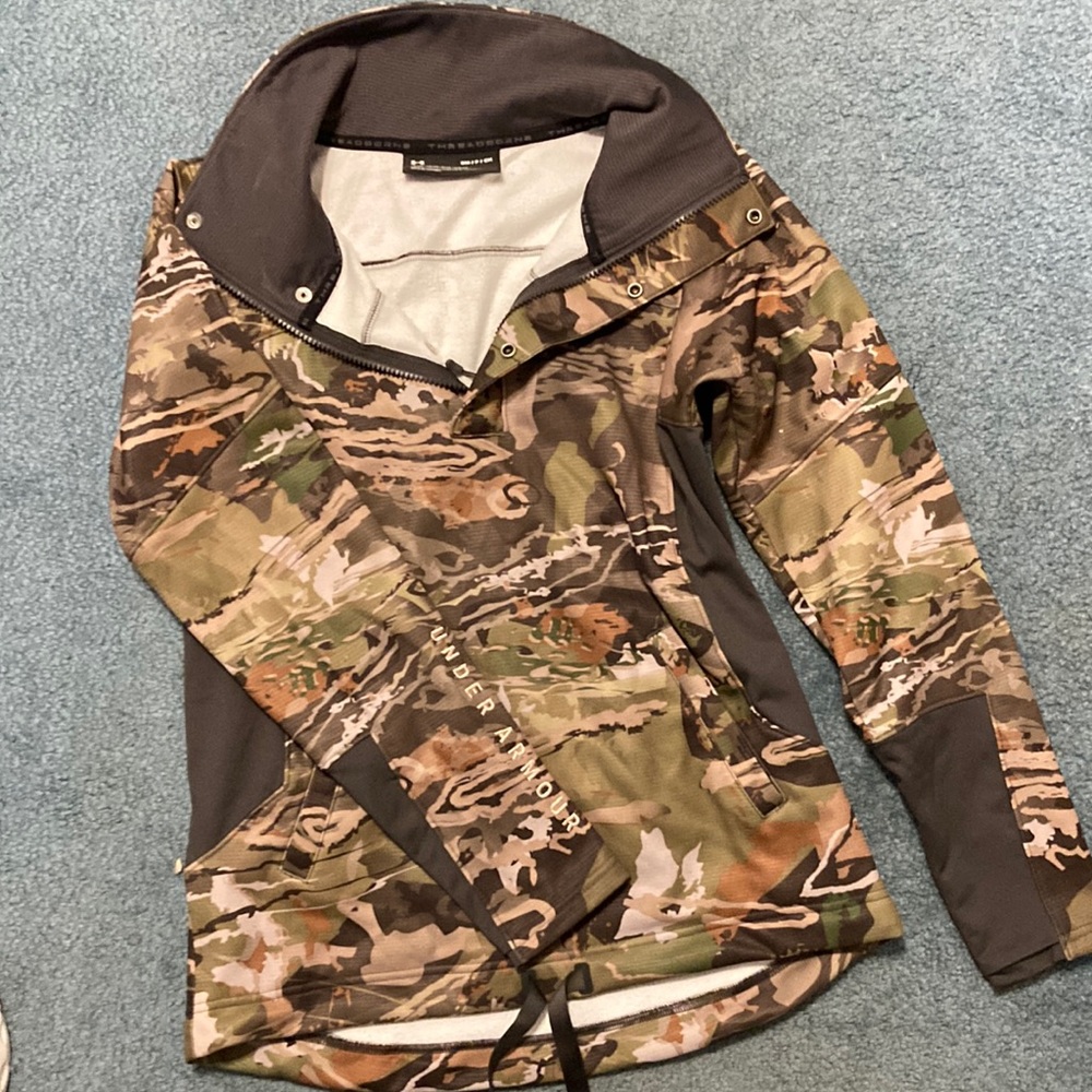 Womens size small Under Armour lightweight pullover jacket